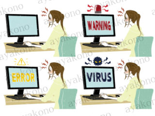 怒った表情でパソコンを操作している女性